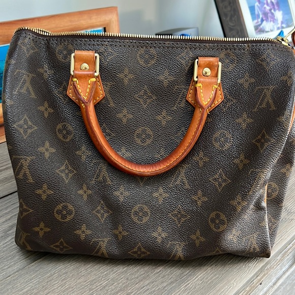 LV speedy bag 30 great condition - gently used with locks and dust bag. - Picture 1 of 10
